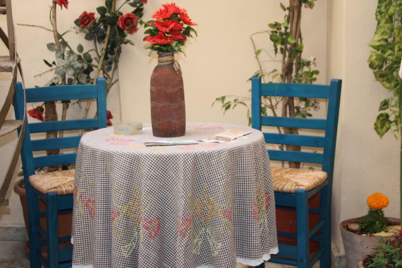 MmeBassia Bed & Breakfast Chania  Bagian luar foto