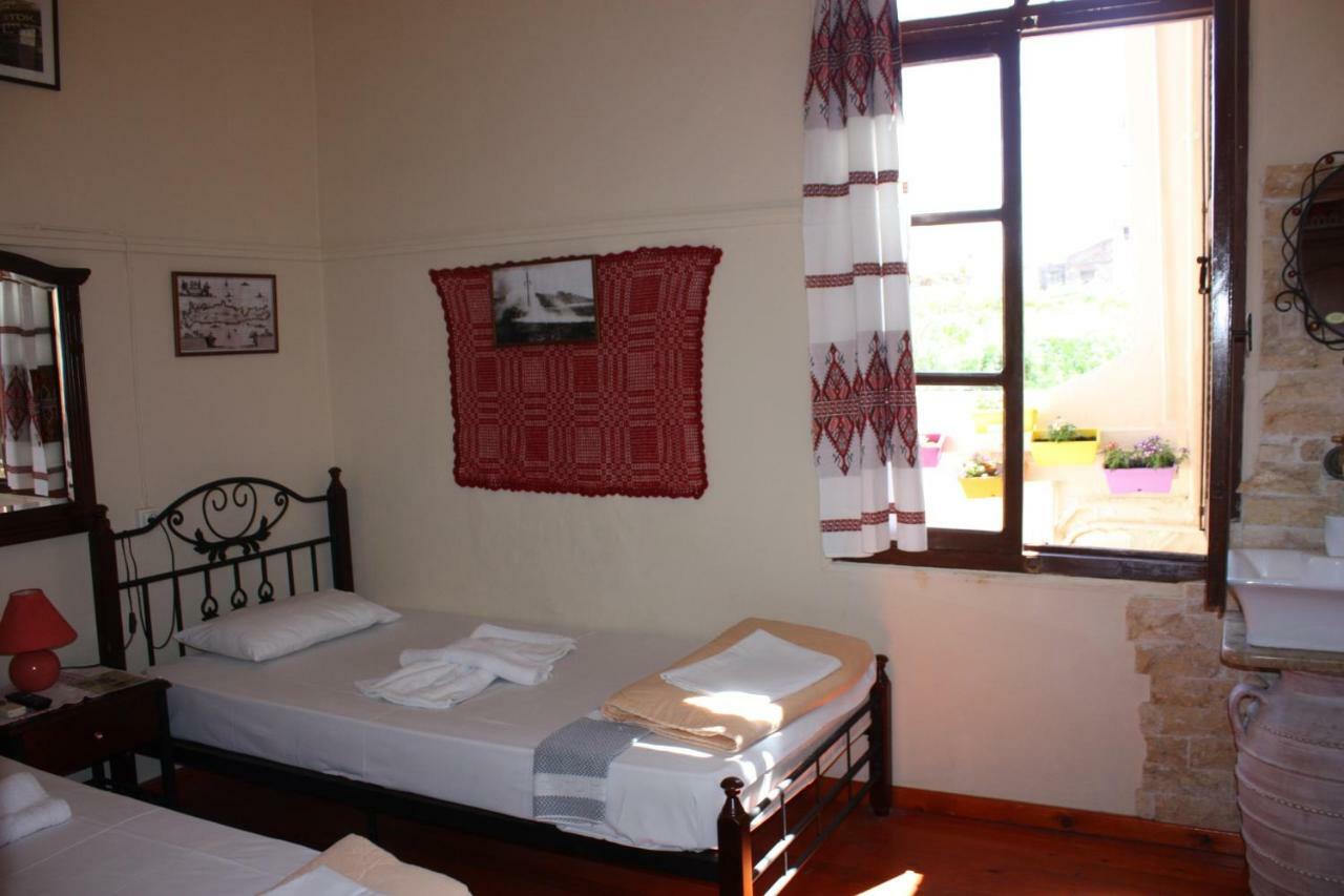 MmeBassia Bed & Breakfast Chania  Bagian luar foto